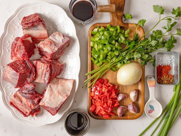 Ingredientes para a receita de costela com batata.