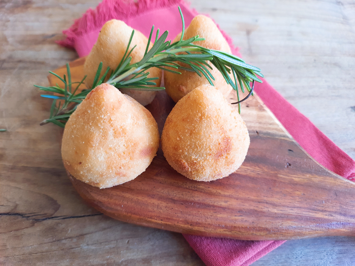 Coxinha com massa de arroz