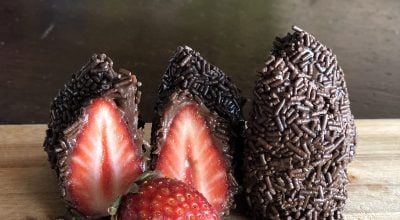 Coxinha de morango com brigadeiro fácil