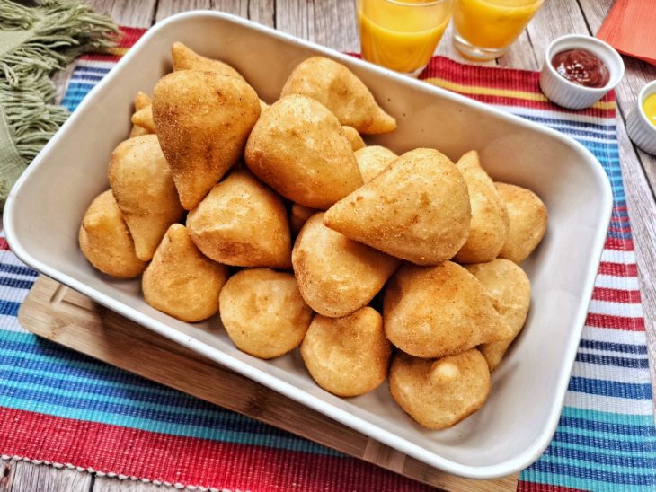 Uma forma com coxinhas simples.