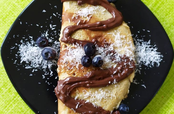 Crepe de banana com creme de avelã