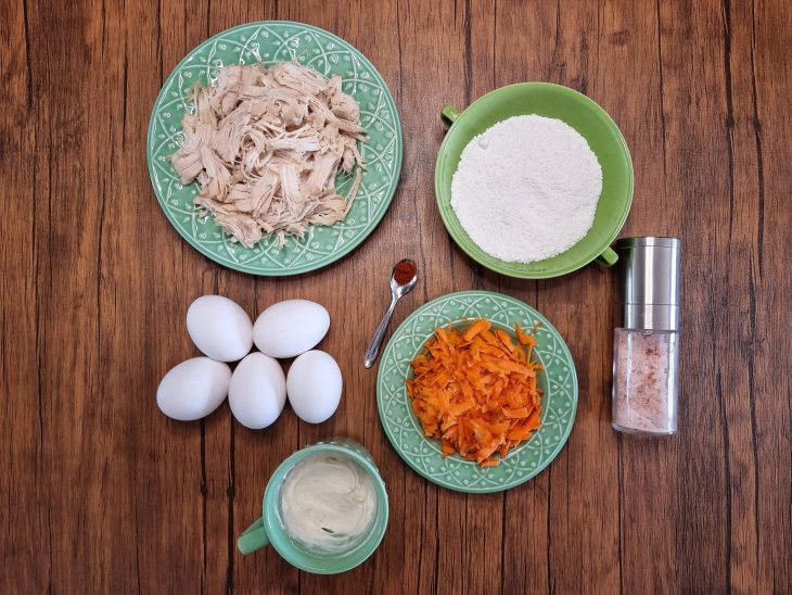 ingredientes da crepioca de frango com requeijão reunidos para o preparo da receita