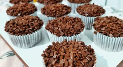 Cupcake de chocolate com brigadeiro