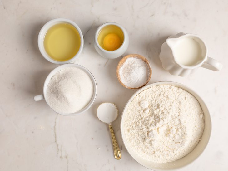 Ingredientes para a receita de cupcake simples.