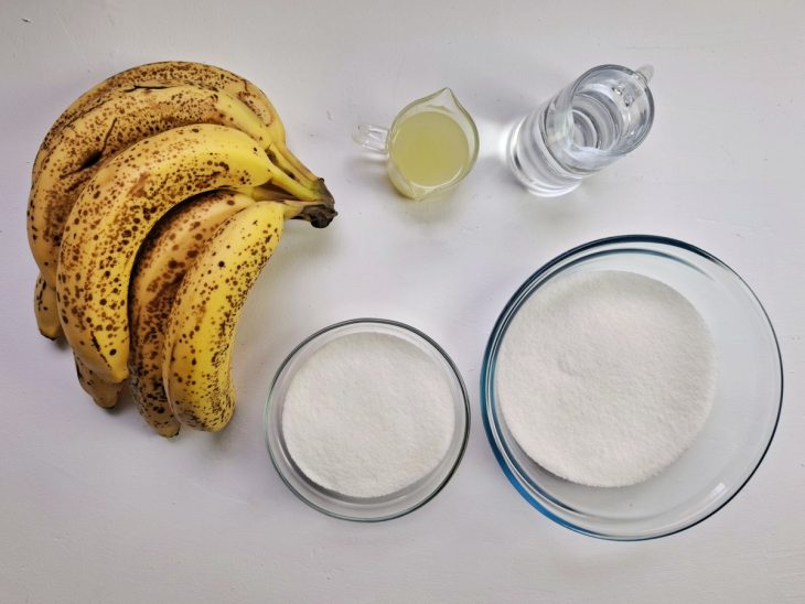 Ingredientes para o doce de banana de cortar.