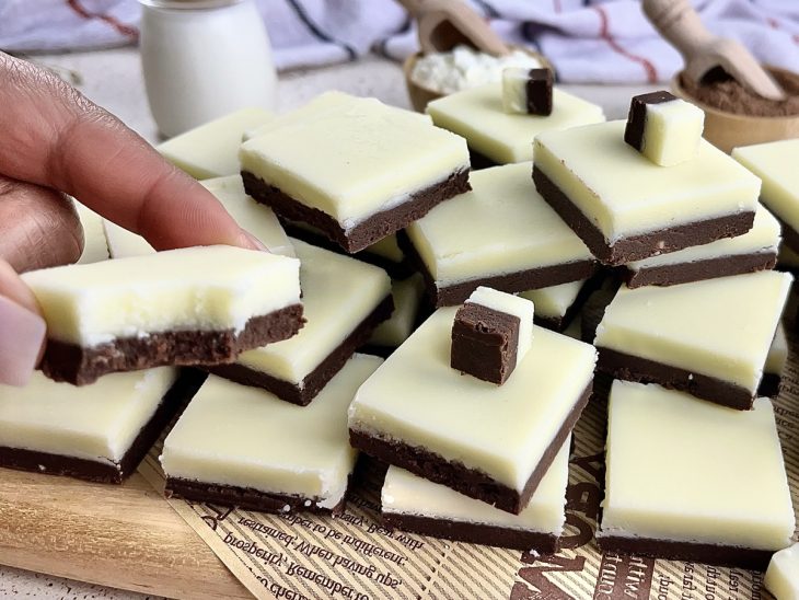 Doce de leite Ninho com chocolate em cortes pronto para consumo