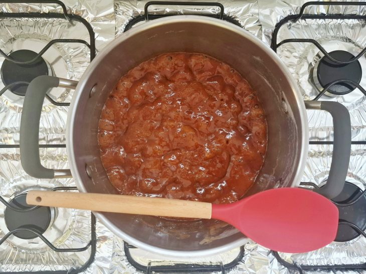 Doce de leite sem espuma na panela.