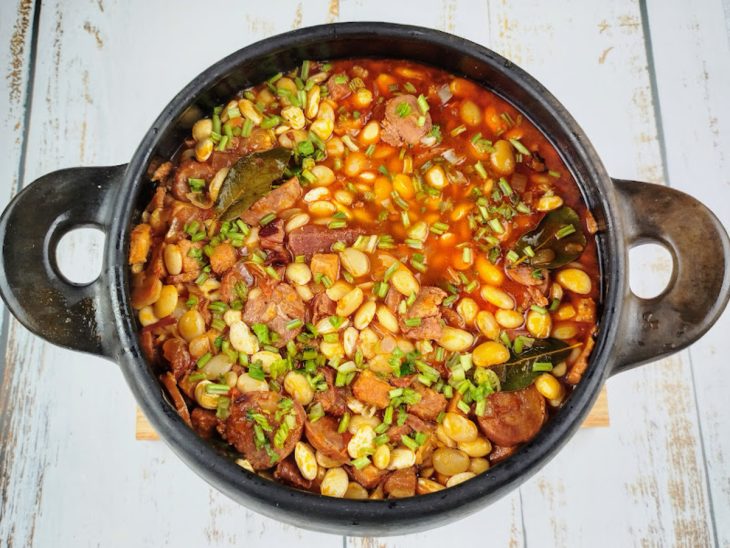 panela com fava nordestina temperada com coentro