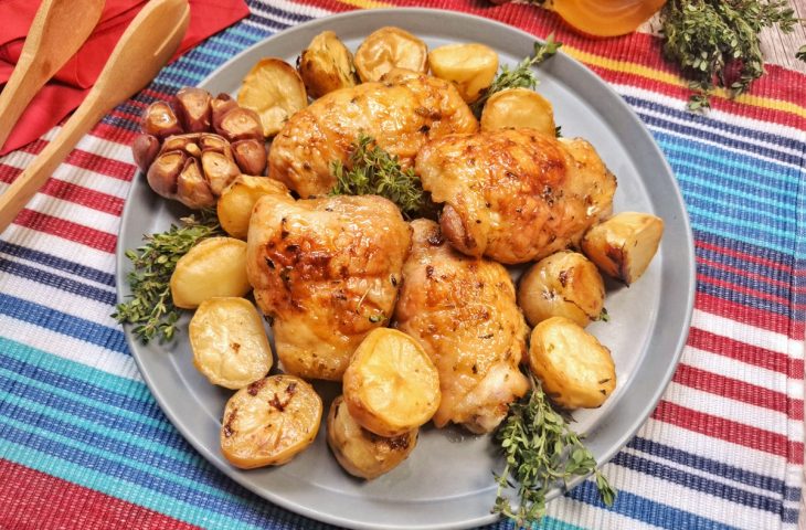 Frango assado com batatas