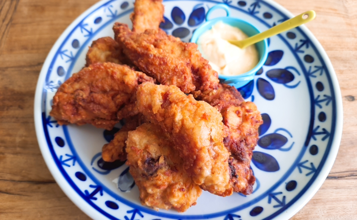 Frango frito com molho de mostarda e mel