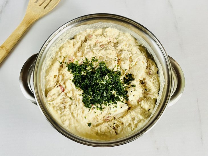 creme de milho com frango desfiado e cebolinha picada