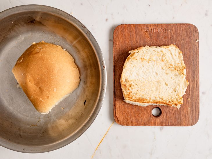 pão partido ao meio