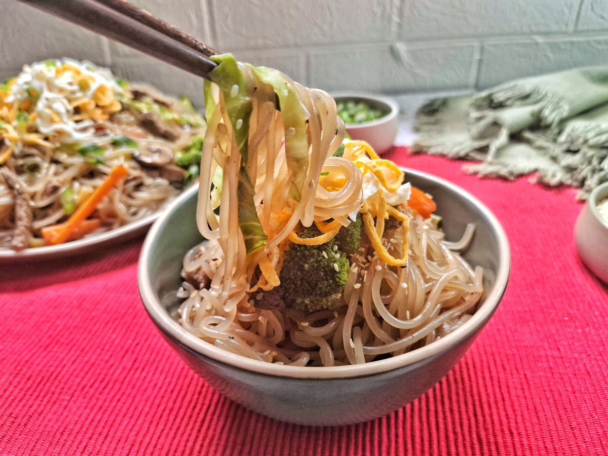 Japchae com legumes