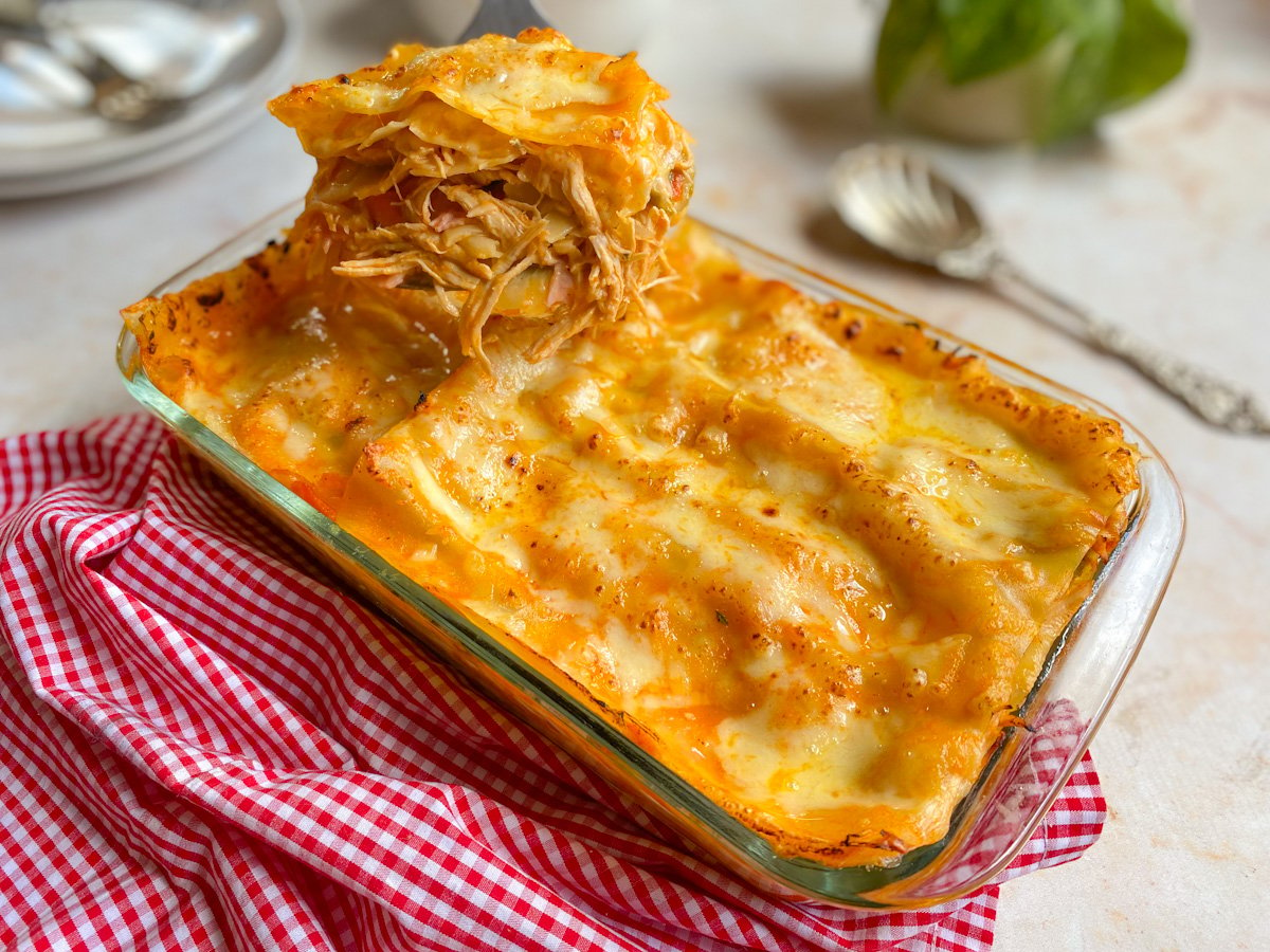 Lasanha de frango com molho vermelho