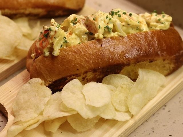 Lobster roll