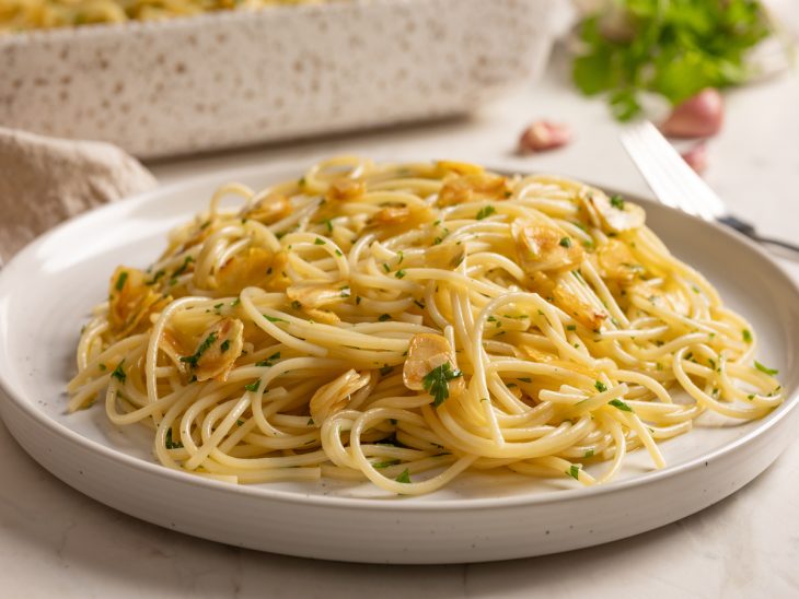 Macarrão alho e óleo fácil e rápido pronto para consumo.