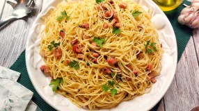 Macarrão ao alho e óleo com bacon