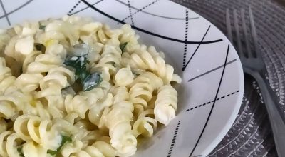 Macarrão ao molho rápido de queijo e limão