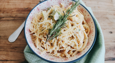 Macarrão cremoso com legumes