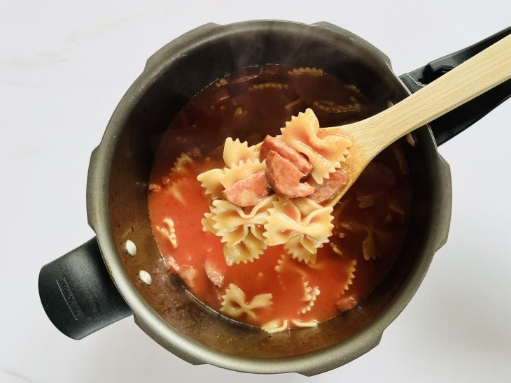 Macarrão al dente após tempo de cozimento.