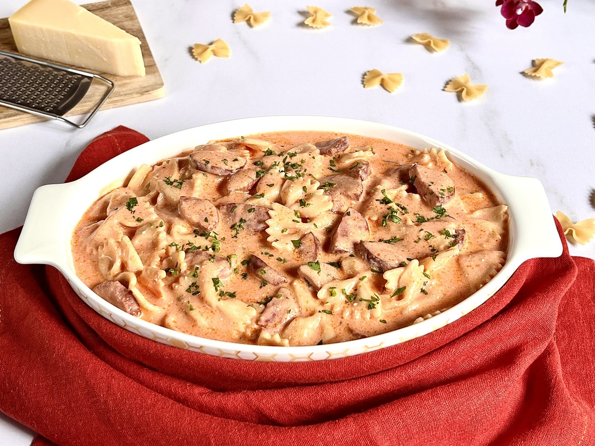 Macarrão de panela de pressão com calabresa