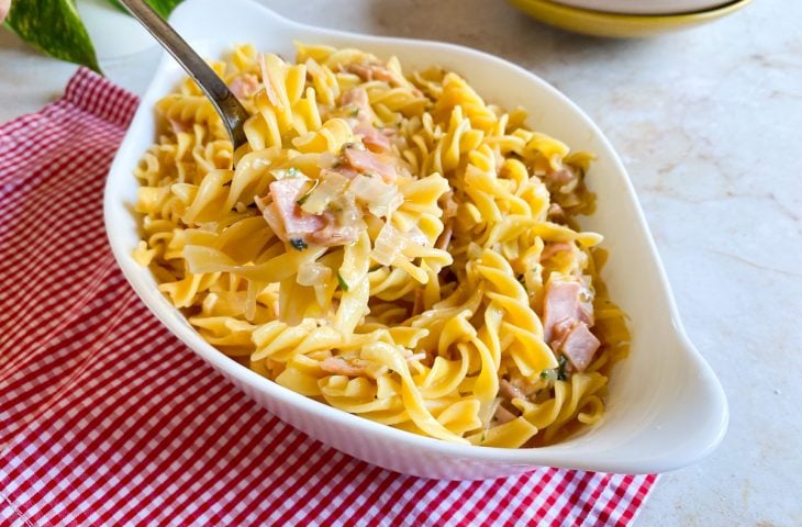 Macarrão de panela de pressão com presunto e mussarela