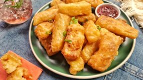 Mandioca com queijo na air fryer