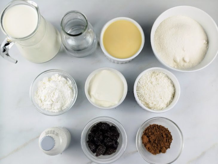 Ingredientes para a receita de manjar de coco com creme de leite.