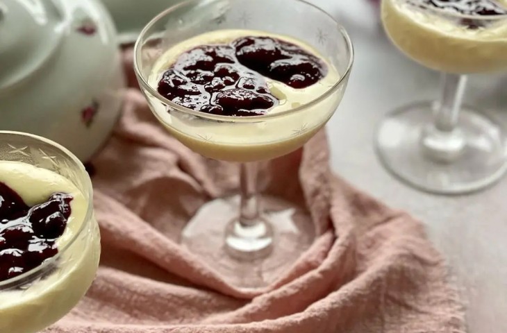 Mascarpone com geleia de frutas vermelhas