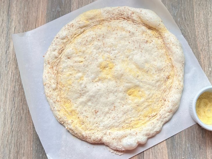 massa de pizza pronta para ir ao forno