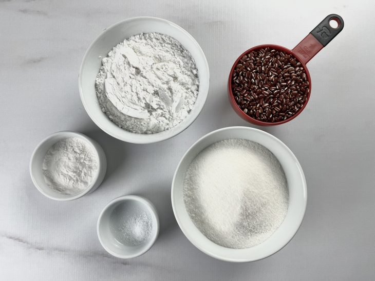 ingredientes reunidos para fazer mochi doce