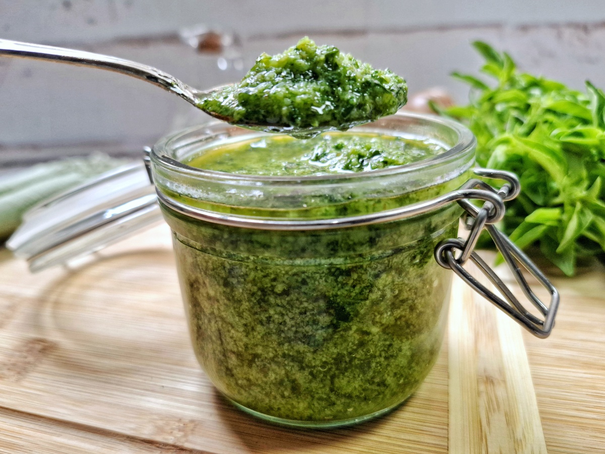 Molho pesto fácil e rápido