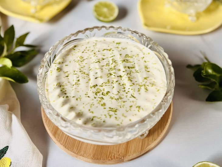 Mousse de limão fácil pronta para consumo.