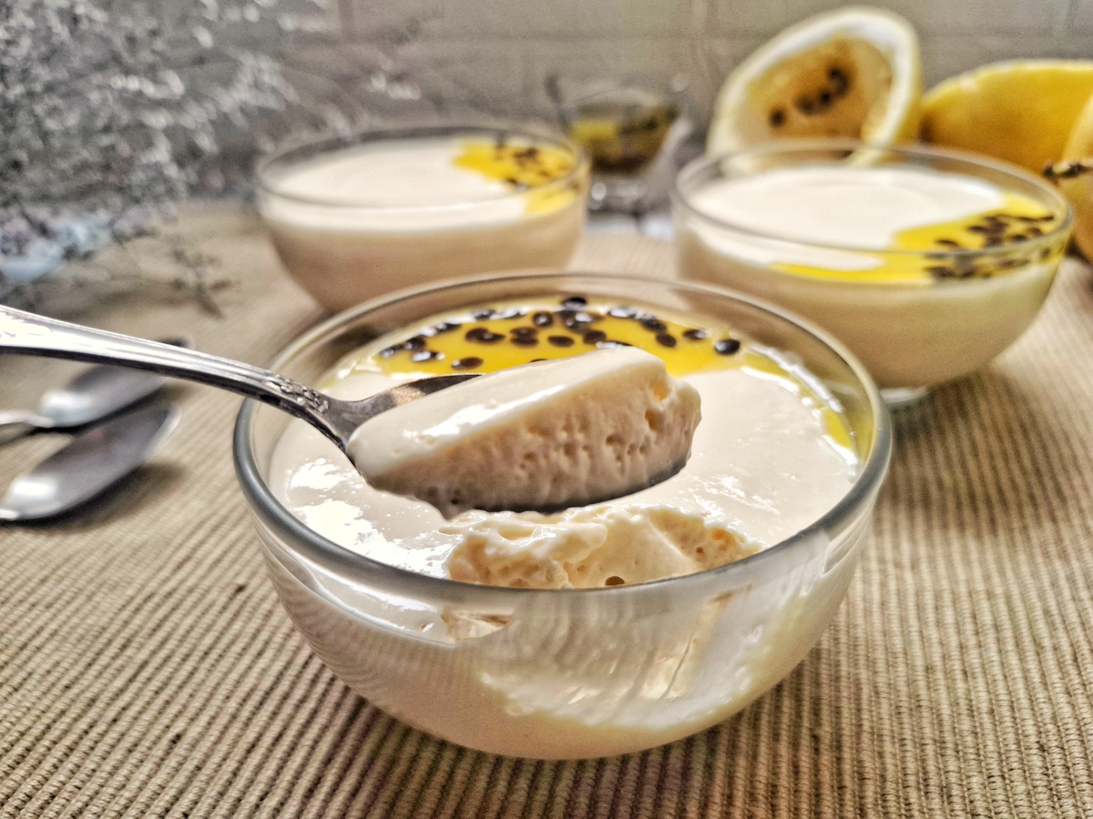 Mousse de maracujá com suco