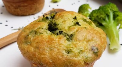 Muffins de brócolis e queijo saudável