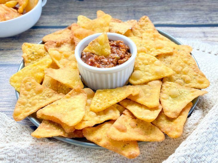 prato com nachos caseiros