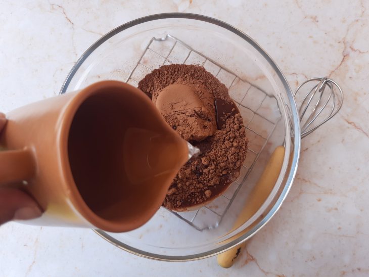 tigela com chocolate em pó