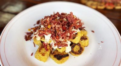 Nhoque de banana com molho de queijo coalho