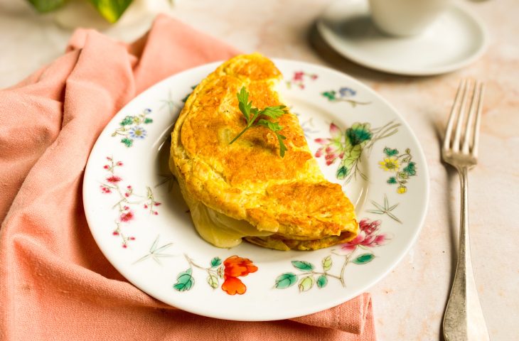 Omelete com ovo e queijo