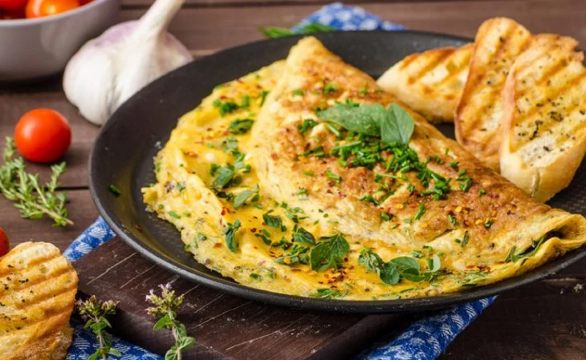 Omelete de frango com queijo