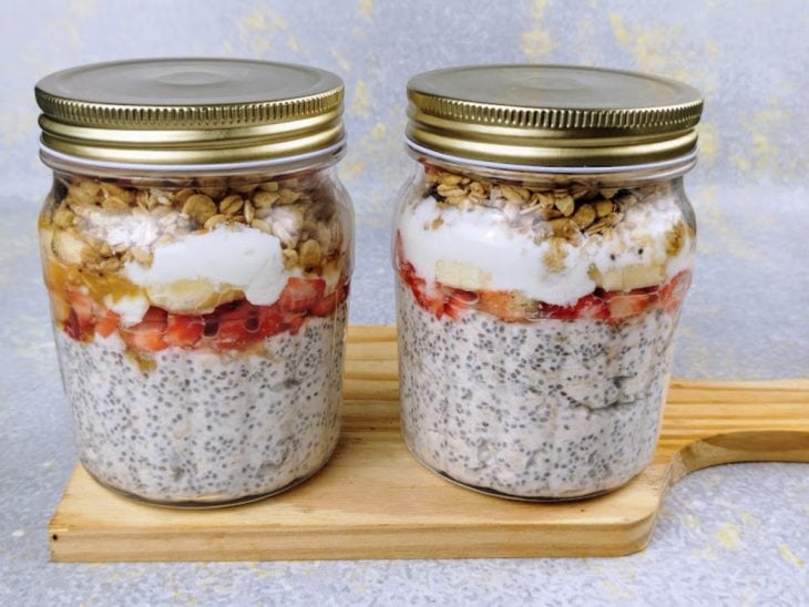 Overnight oats prontos para consumo.