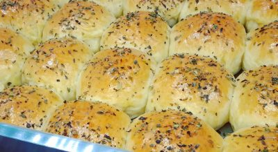 Pãezinhos recheados com queijo