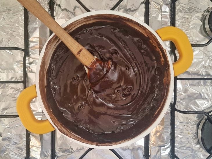 preparo de brigadeiro na panela