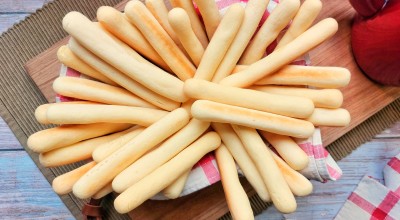 Palitos de queijo simples e crocantes