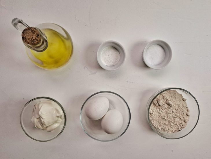 Ingredientes necessários para a receita reunidos em uma bancada