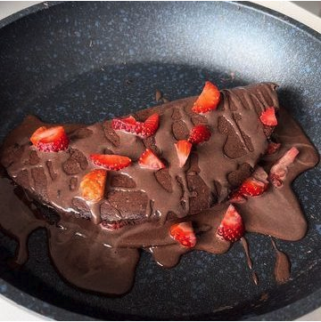 Panqueca de chocolate e morango