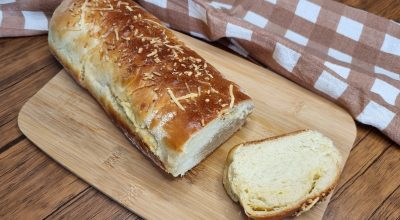 Pão caseiro com queijo