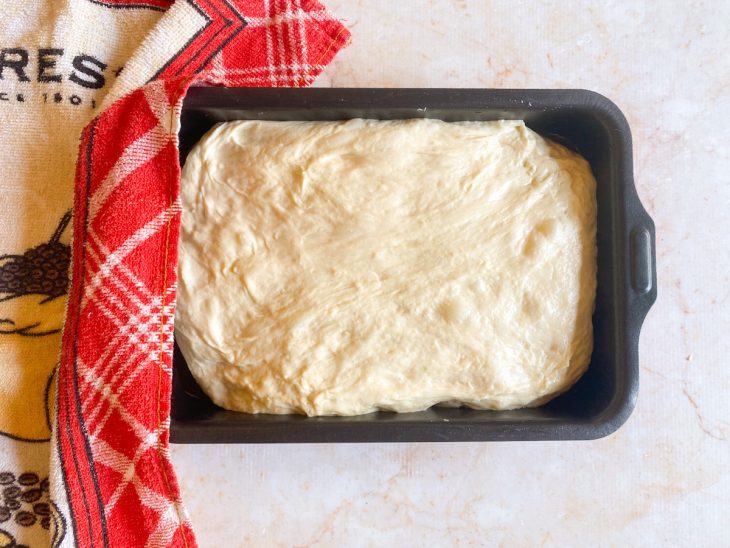 pão ciabatta crescendo na forma