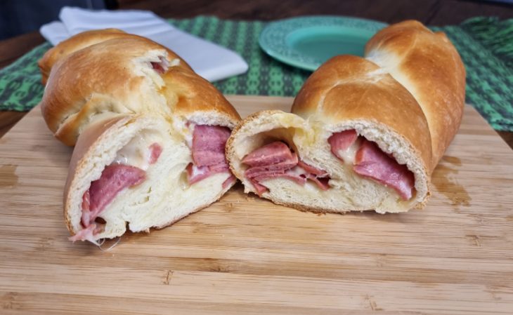 Pão de calabresa com queijo