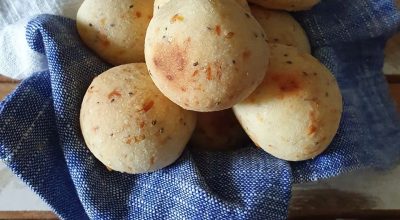 Pão de queijo de grãos com batata-doce